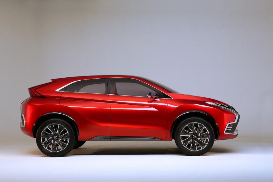  Mitsubishi Concept XR-PHEV II 2015 года  (фото 7 из 21)
